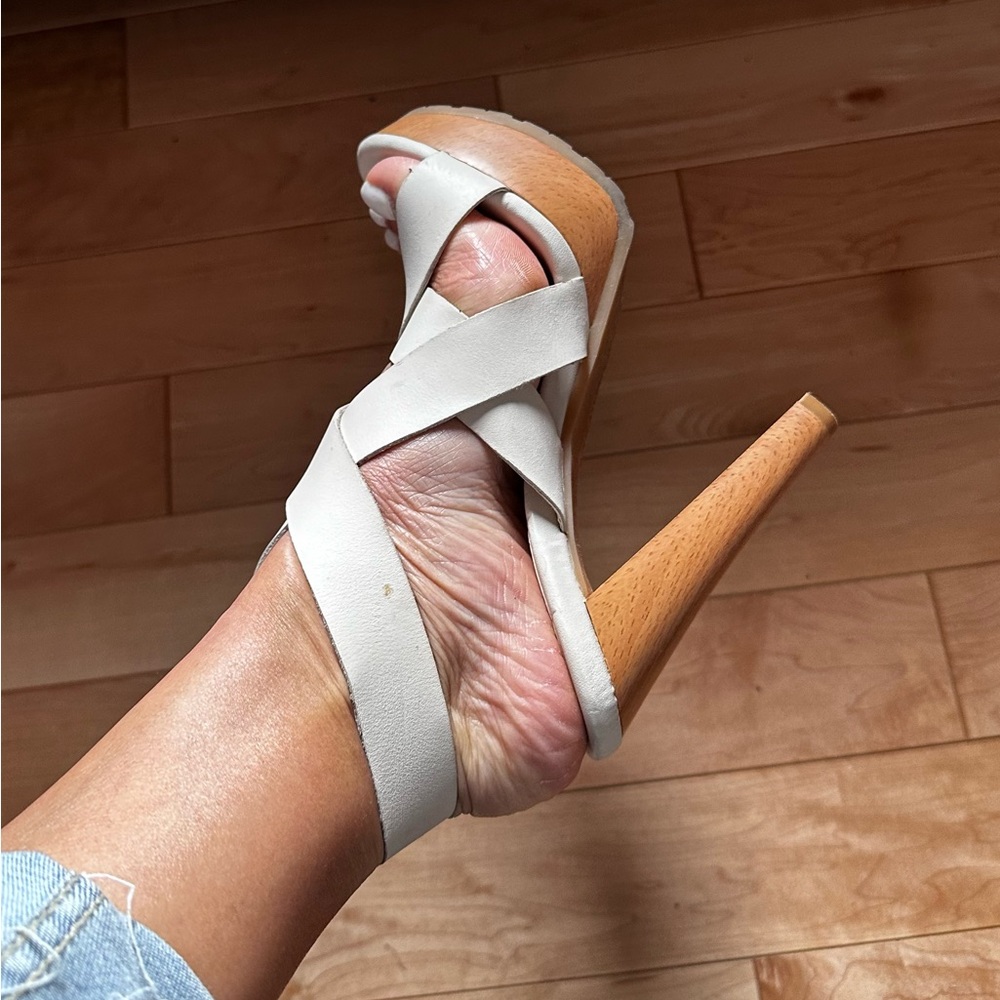 ✅ MUST GO ✅ BCBG Generation sandales - Great used condition in size 6 (36)